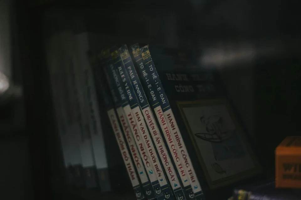 Влияние обложки на выбор книги: Как дизайн определяет судьбу издания в интернет-магазине художественной литературы