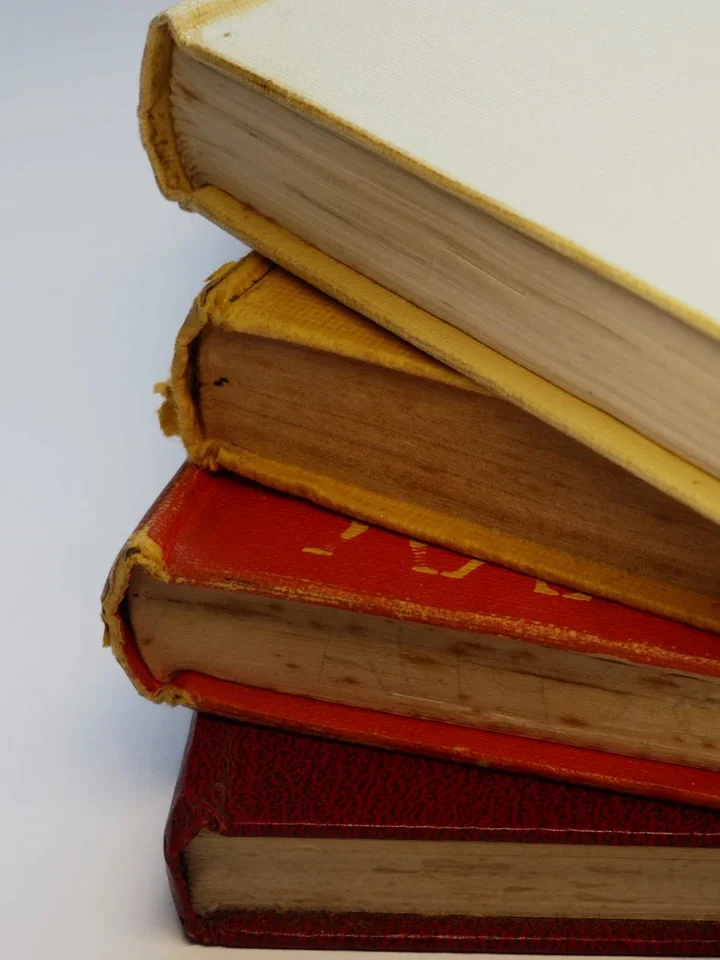 Тактика выбора книг по жанрам: чек-лист для тех, кто устал теряться в книжном